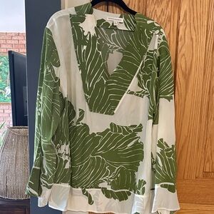 Banana Republic White & Green Tropical Leaf V-Neck Top